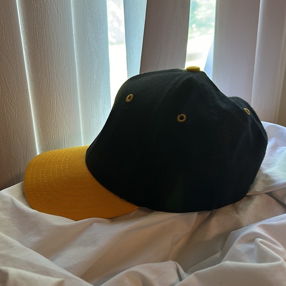 Vintage Black and Yellow New Era Pro Model Oakland A's Logo Cap - Picture 3 of 7